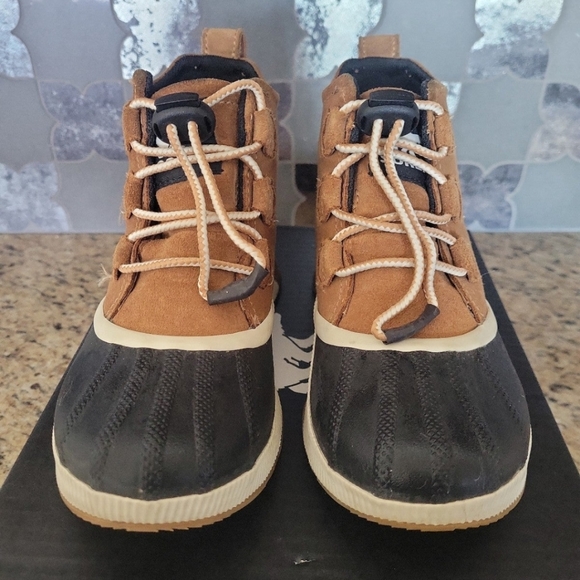 Youth sorel Waterproof boot sz4 - Picture 2 of 9